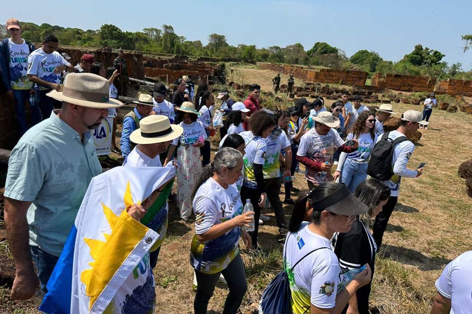 Estudantes premiados no concurso “Redação Turismo” visitam o Forte Príncipe da Beira, em Costa Marques