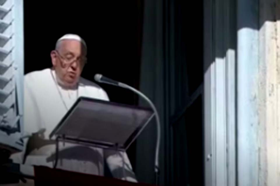 Papa critica disseminação de 
