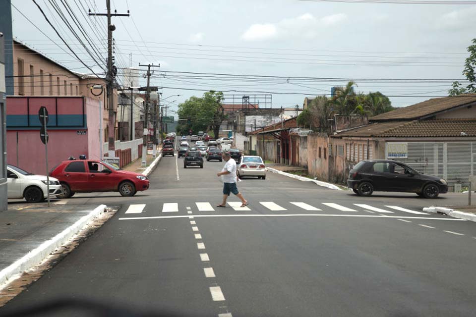 Porto Velho: Após ser recapeada, rua Almirante Barroso recebe nova sinalização