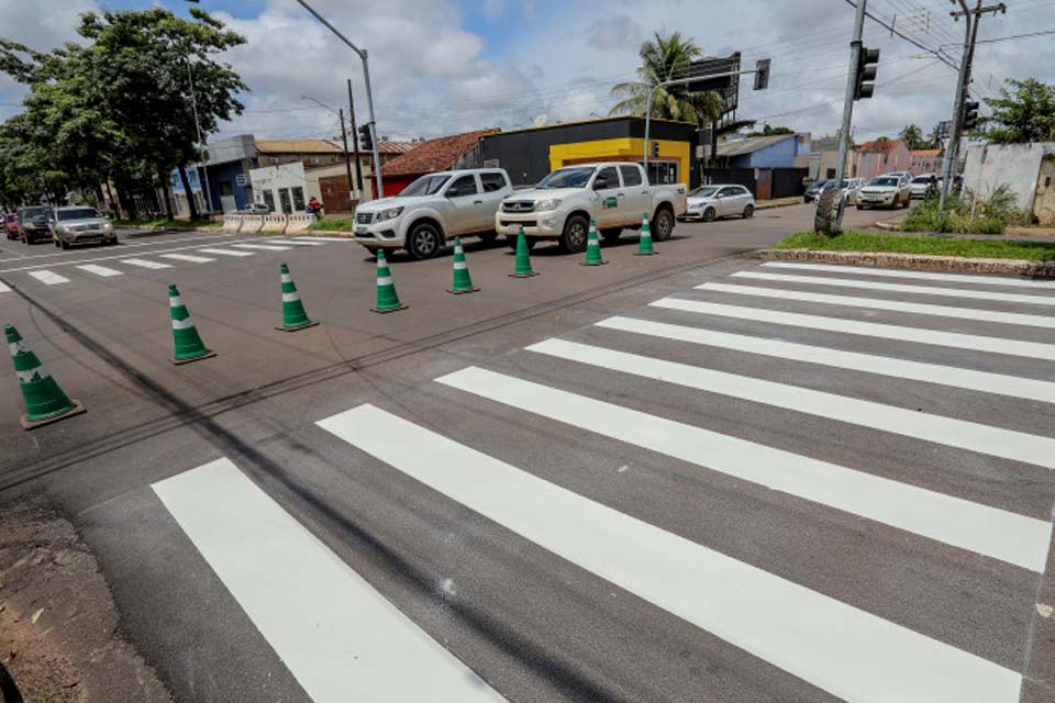 Trabalho de sinalização é intensificado nas ruas de Porto Velho; ação deve proporcionar mais segurança no trânsito para todos