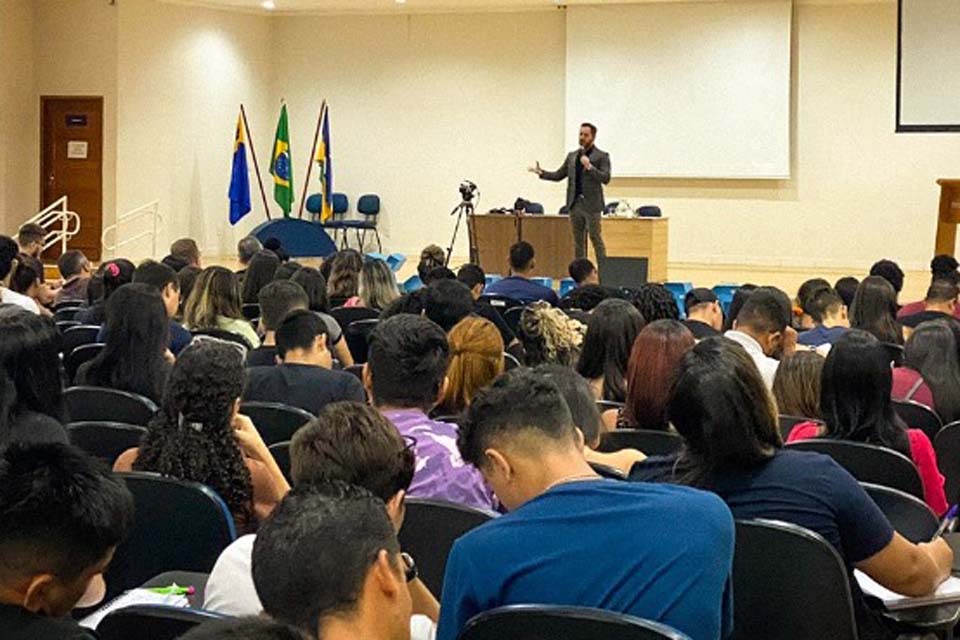 Estudantes conhecem atuação do MP no Júri em ação do projeto Debate Acadêmico na capital