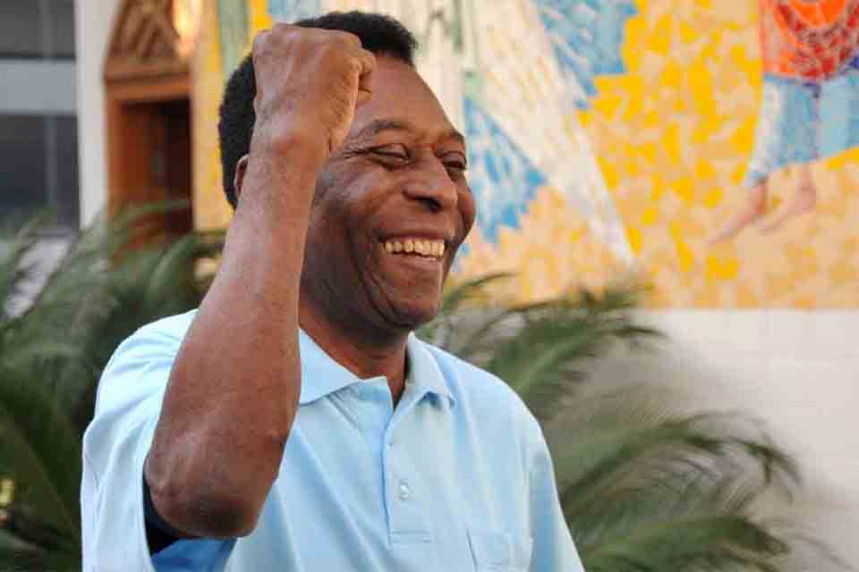 Pelé recebe alta após se recuperar de infecção urinária