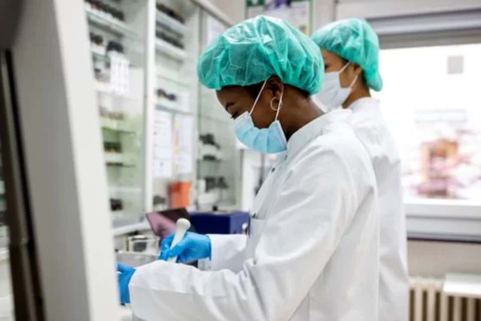 BNDES libera R$ 141,5 mi para produção de medicamentos inéditos