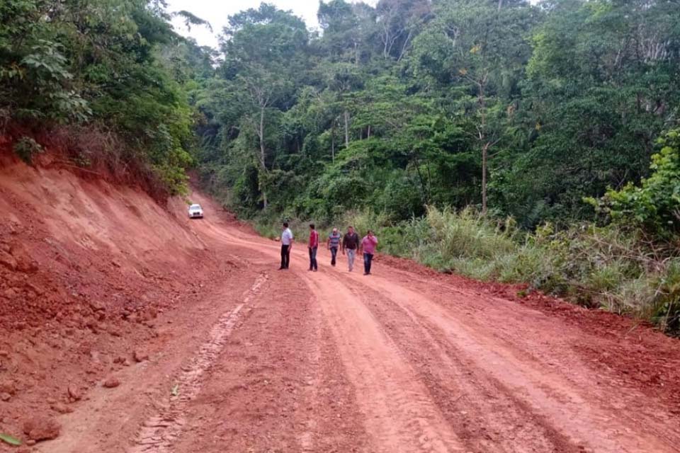 Prefeito Aldo Júlio anuncia que busca parceria para rebaixamento de morro na linha 172