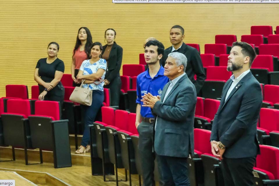 Assembleia recebe primeiro culto evangélico após requerimento do deputado Delegado Camargo