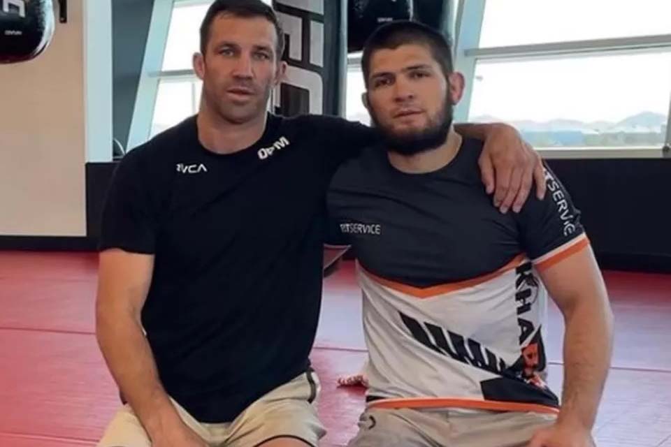 Luke Rockhold afirma que Khabib Nurmagomedov quer treiná-lo: 