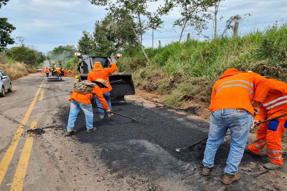 DER inicia manutenção na pavimentação asfáltica da RO-490, em Alto Alegre dos Parecis