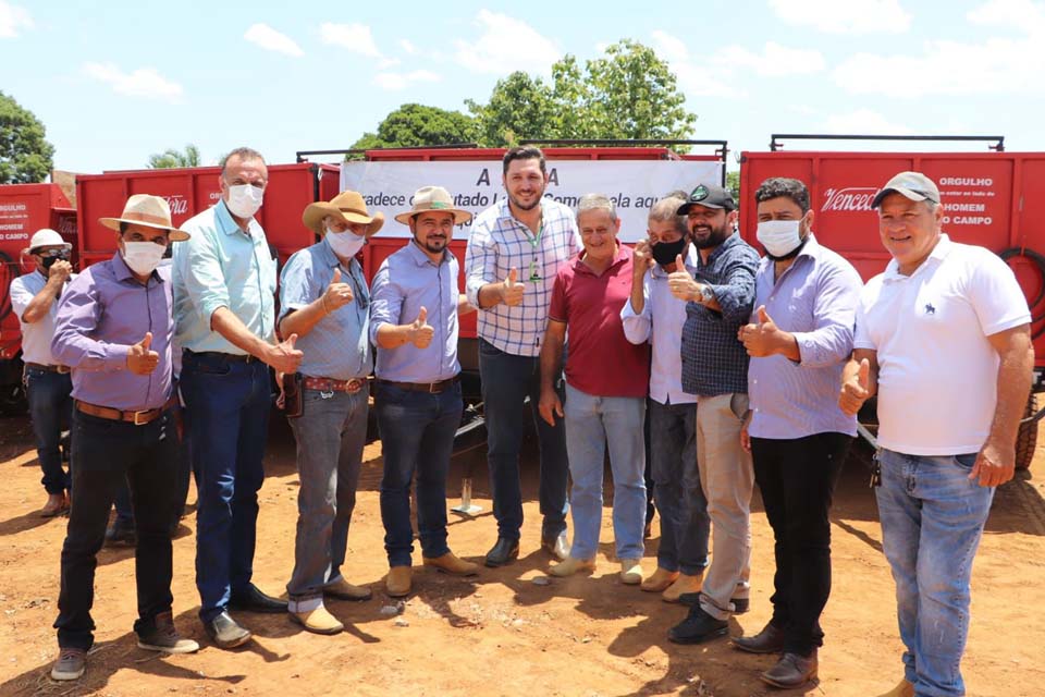 Deputado Laerte Gomes entrega equipamentos para  Associação dos Agricultores e Piscicultores em Alvorada do Oeste