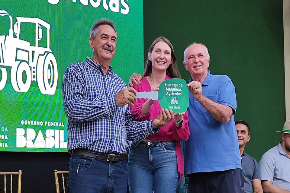 Deputada Lebrinha reforça agricultura familiar em São Francisco do Guaporé com novos maquinários