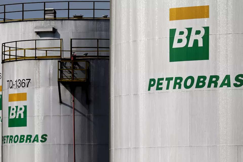 Petrobras sobe preço da gasolina pela 2ª vez este ano; diesel também aumenta