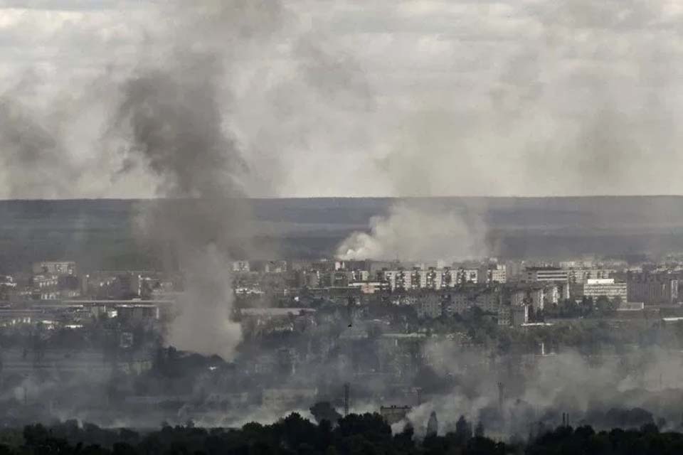 Número de mortos em ataque russo em Donetsk se aproxima de 50