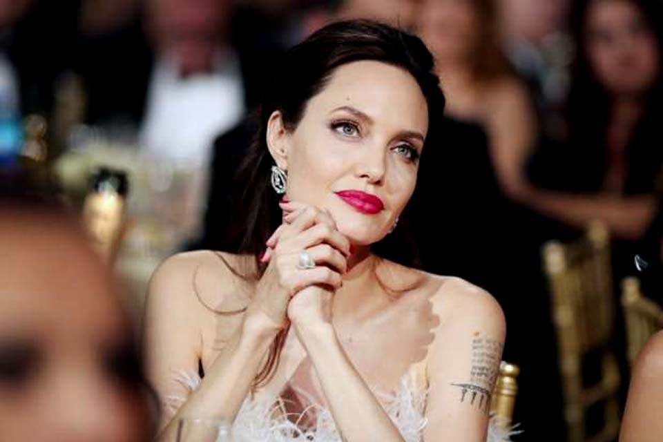 Angelina Jolie se arrepende de ter casado com Brad Pitt