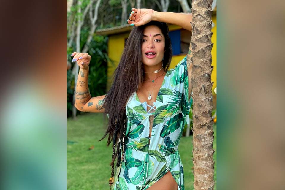 Aline Riscado curte praia na Bahia e deixa fãs de queixo caído