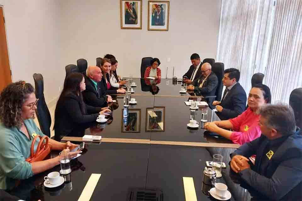 Deputada Gislaine Lebrinha participa de reunião para integração Brasil x Bolívia pelo Vale do Guaporé no IPHAN 