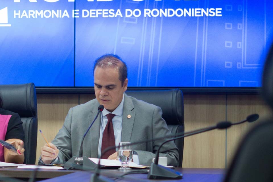 Deputado Alan Queiroz indica a implementação de sinalização e placas indicativas em Rondônia