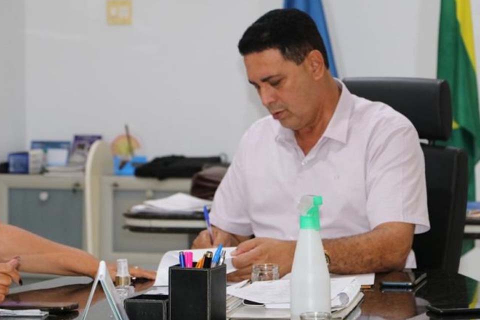 Prefeito Aldo assina decreto que garante piso nacional aos Agentes Comunitários de Saúde e de Endemias 