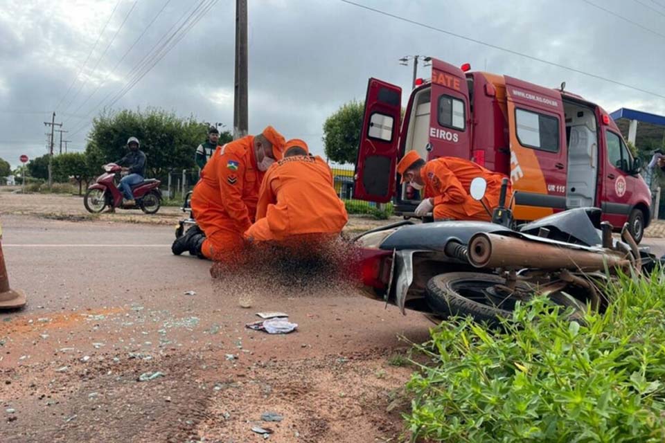 Motociclista é socorrido após colisão com carro em Pimenta Bueno