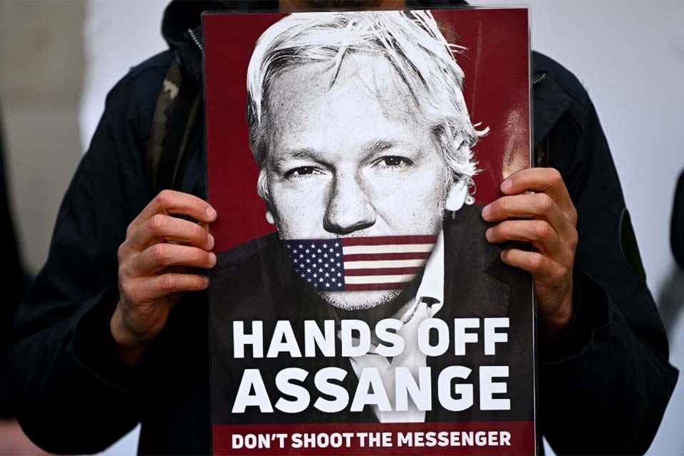 Governo britânico confirma extradição de Julian Assange para os EUA