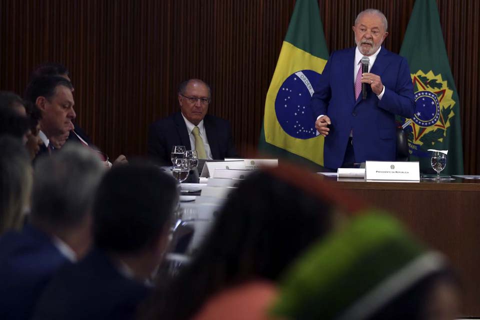 Lula defende crescimento com responsabilidade e seguridade social