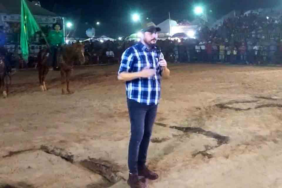 Jean Mendonça participa da abertura da 1º festa de Rodeio de Alto Alegre dos Parecis