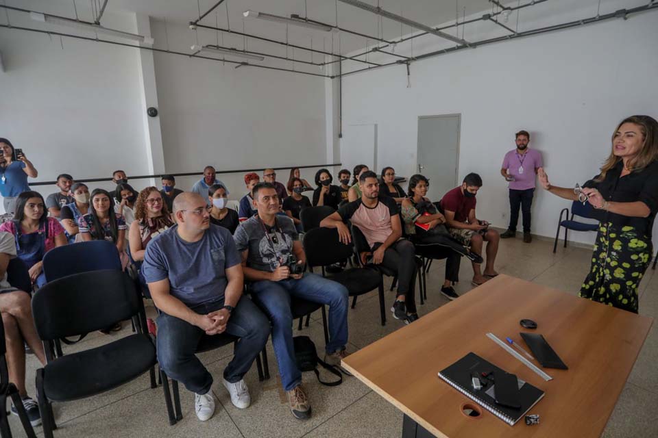 Cerca de 40 alunos participam de cursos profissionalizante na Praça CEU em Porto Velho