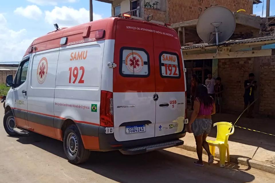  Mulher e casal de filhos são alvejado a tiros na zona Leste 