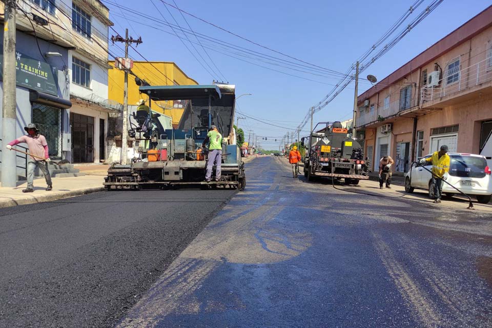 Mais de 60 quilômetros de recapeamento já foram feitos pela Prefeitura de Porto Velho em 2023; mais de 15 bairros atendidos