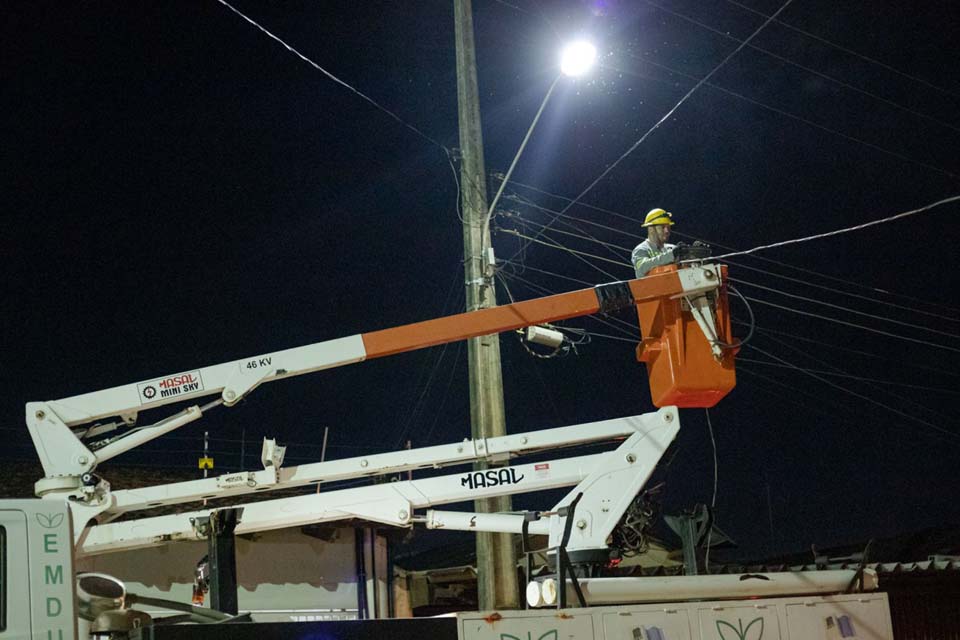 Prefeitura de Porto Velho inicia instalação de luminárias de LED no bairro Green Ville