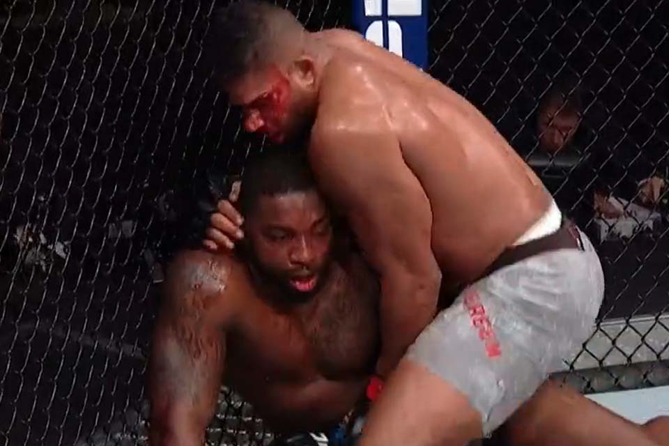 VÍDEO - Alistair Overeem nocauteia Walt Harris no UFC Flórida; Melhores Momentos