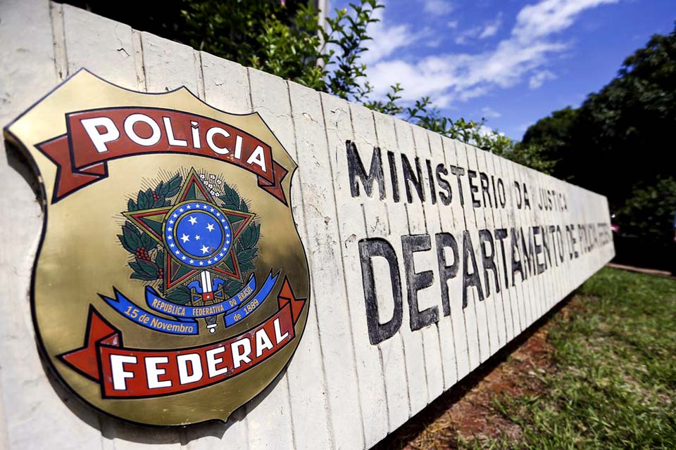 Pandemia leva Polícia Federal a adiar concurso para preencher 1,5 mil vagas