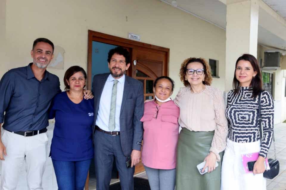 Prefeito Léo Moraes visita unidades de acolhimento em  Porto Velho e fortalece parcerias