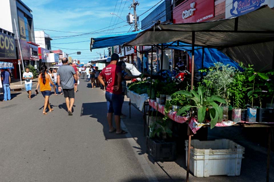 Produtores realizam feira livre no Primeiro Distrito do município