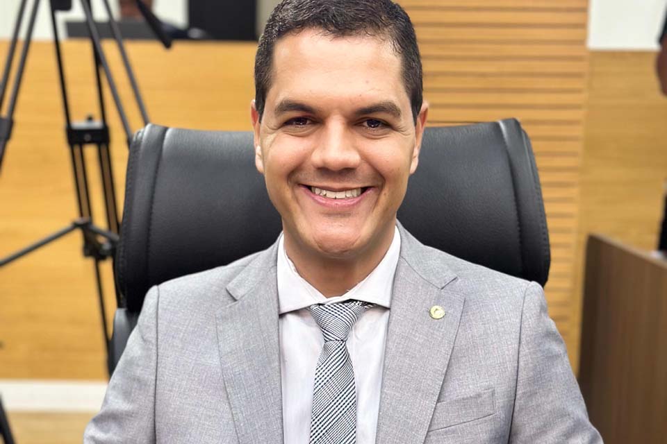 Deputado Cássio Gois destaca compromisso da ALE durante abertura dos trabalhos legislativos de 2024