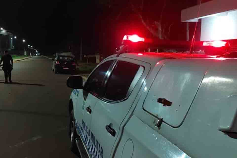 Polícia Militar é acionada após homem ameaça atear fogo em residência