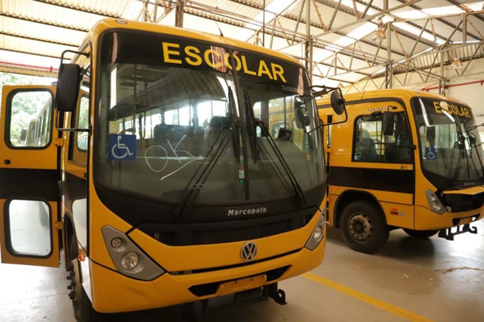 Primeiro lote de ônibus escolares da zona rural é entregue em Porto Velho