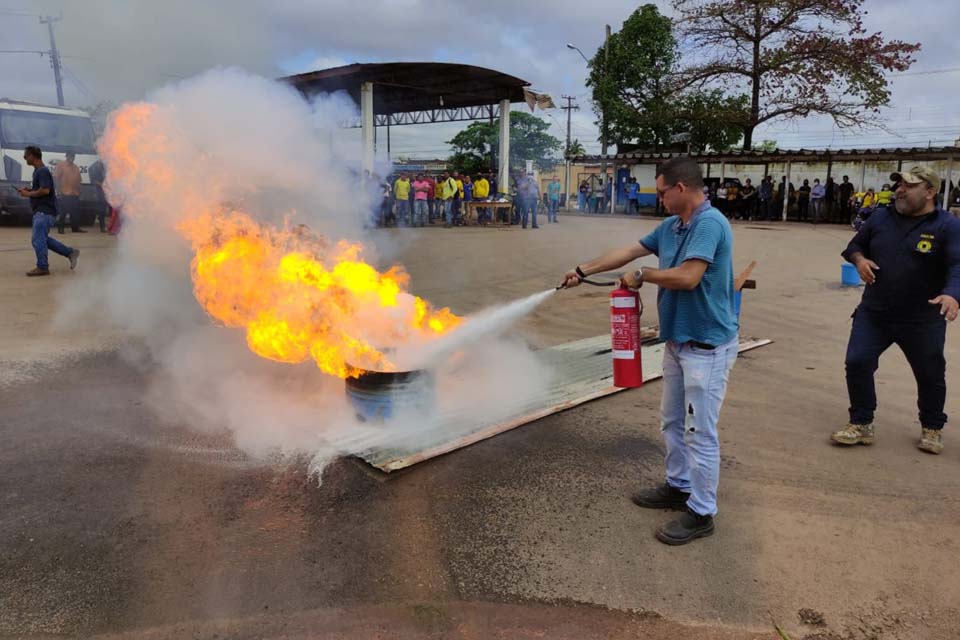 Porto Velho: Servidores da Semob participam de treinamento prático de combate a incêndio