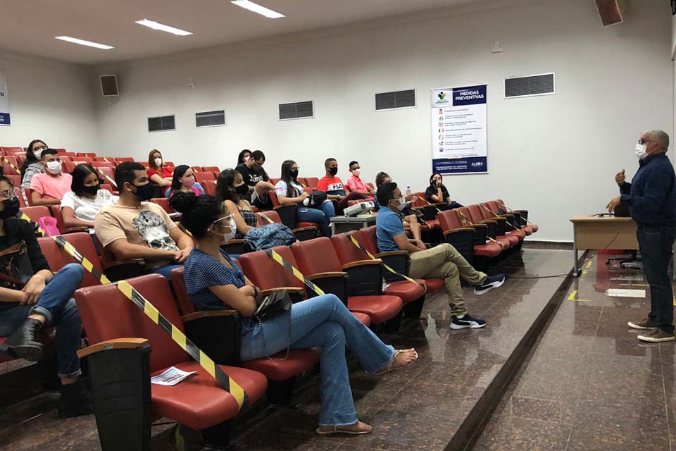 Quatro cursos no reinício das aulas da Escola do Legislativo