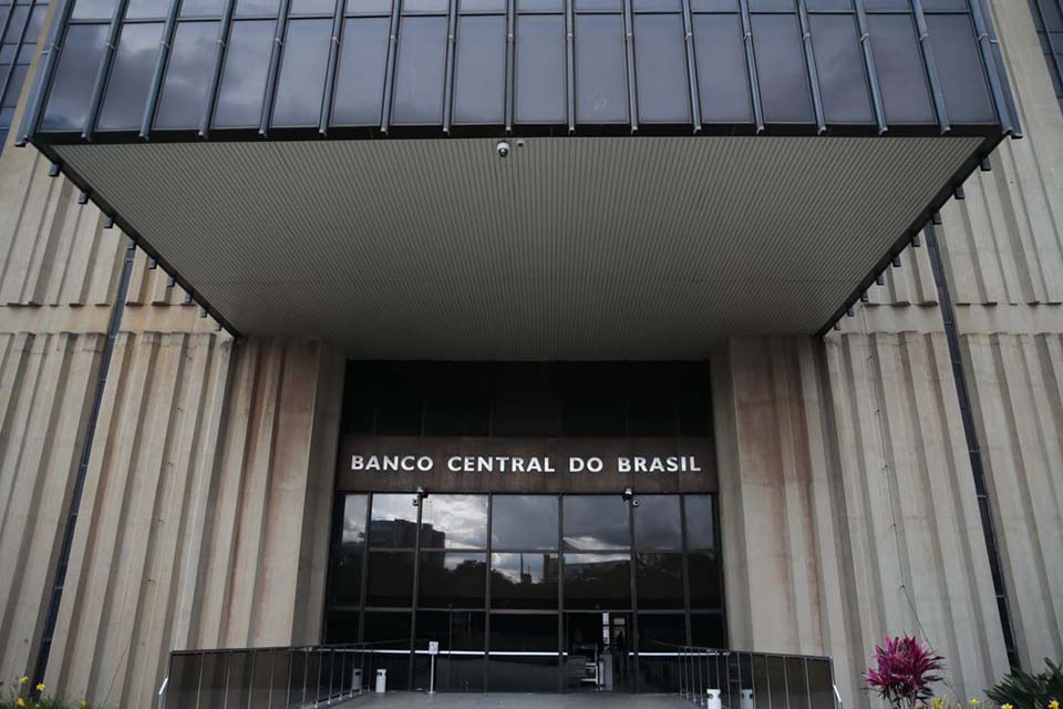  Mercado volta a diminuir projeção para crescimento da economia em 2021