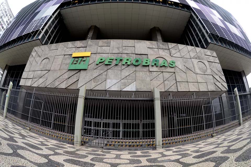 Petrobras abre concurso com 757 vagas de nível superior