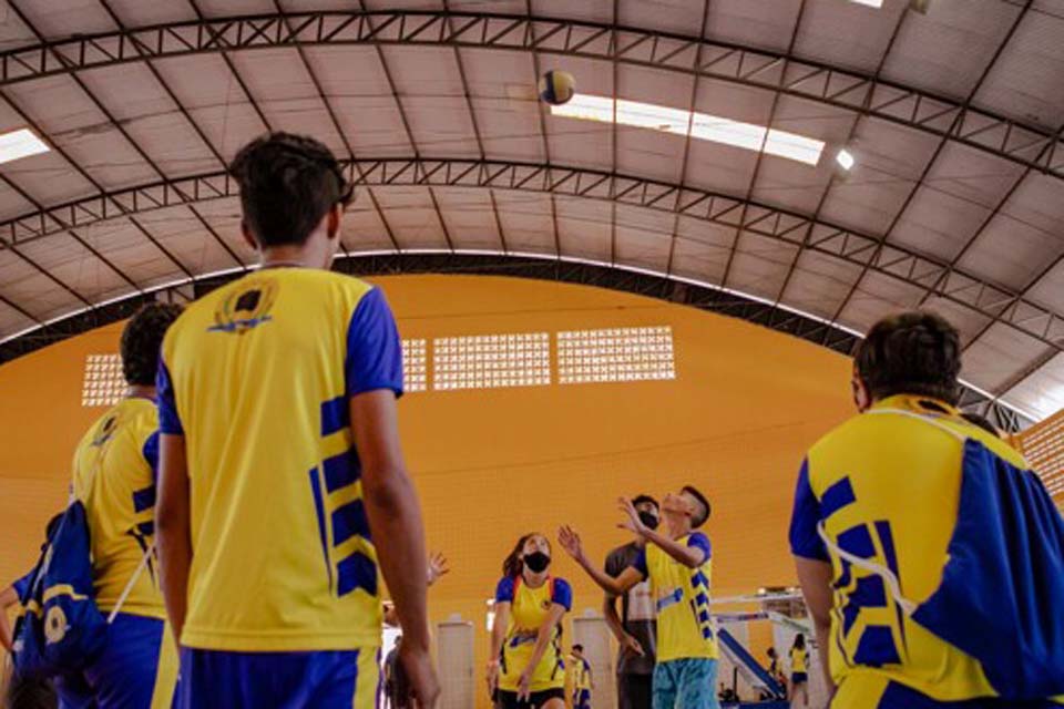 Programa Talentos do Futuro amplia vagas gratuitas nas modalidades de Voleibol e Handebol