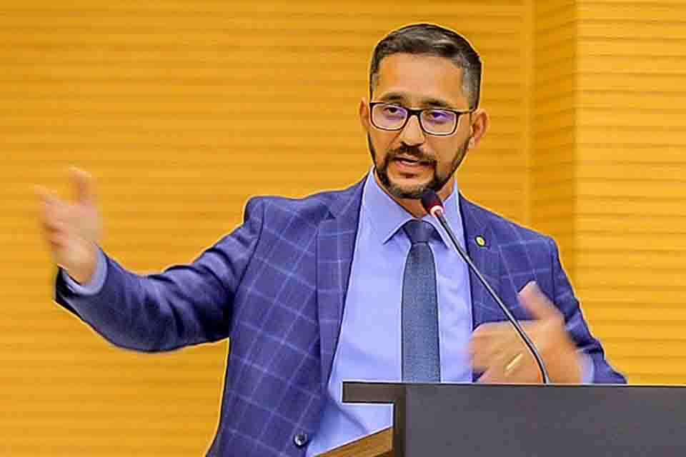 Deputado Anderson solicita informações sobre a realização de mutirão para emissão de carteiras de identidade