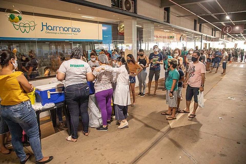 Semusa divulga balanço de vacinação no estacionamento do Shopping Center