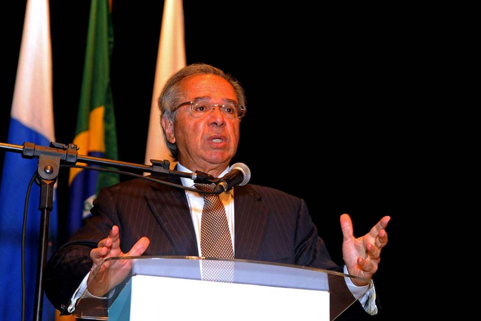 Ministro diz que BNDES ainda deve bilhões ao governo