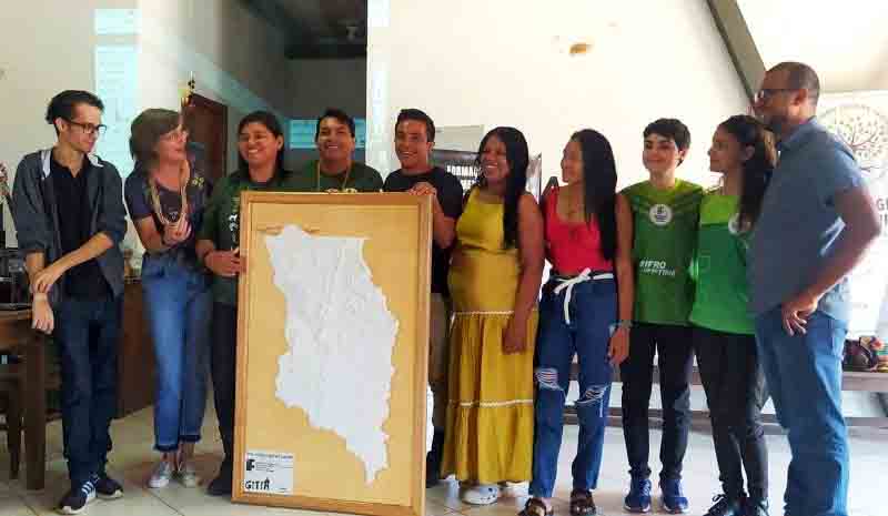 Grupo de Estudos em Temáticas Étnicas na Amazônia do Campus Ji-Paraná entrega mapas 3D aos povos Karo Arara e Ikólóéhj Gavião