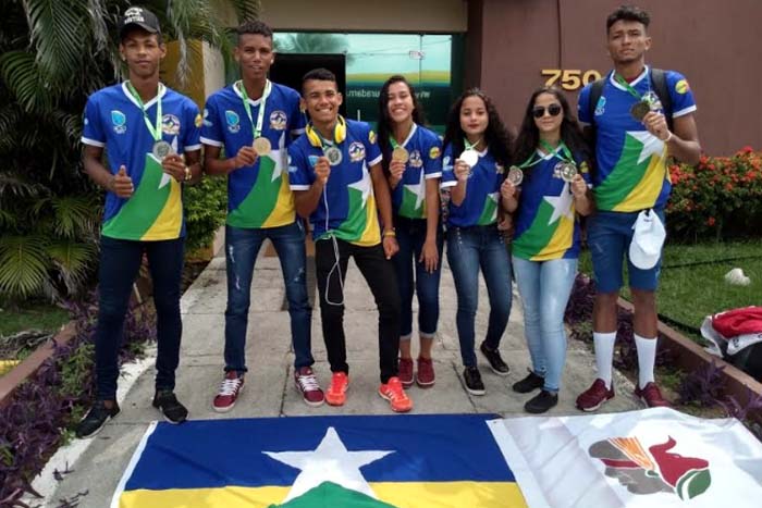 Seleção escolar de atletismo conquista 8 medalhas no Brasileiro em Natal-RN