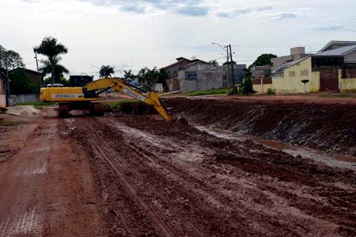 Prefeitura de Rolim de Moura realiza limpeza dos igarapés