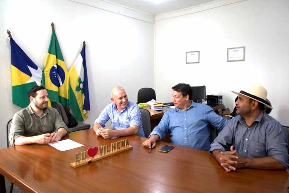 Assinada a ordem de serviço para construção de três quadras de futebol society em Vilhena