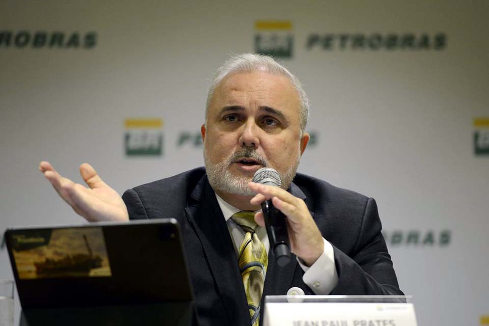 Prates descarta manter atual política de preços da Petrobras