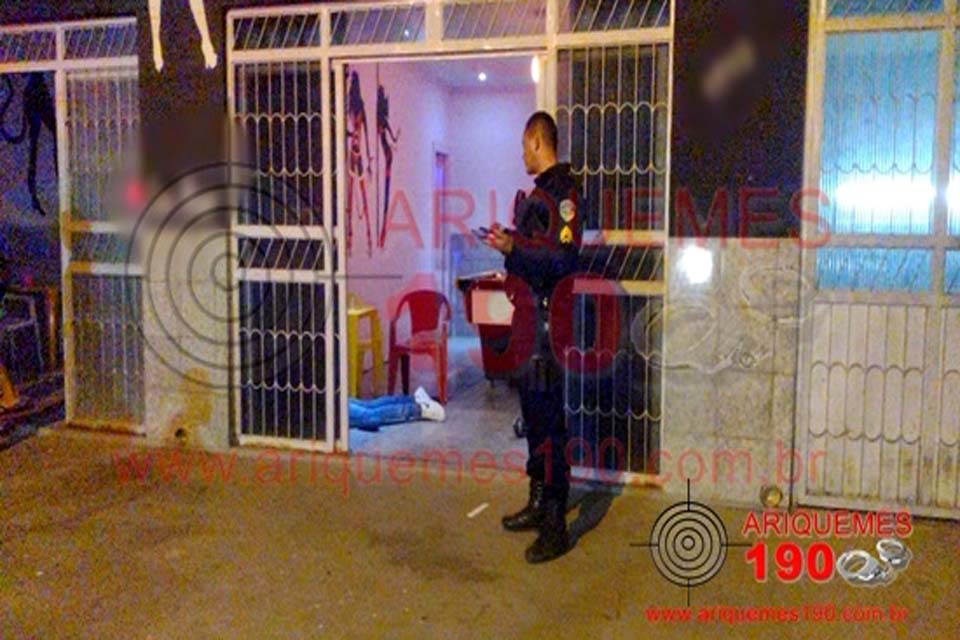 Um morto e um baleado após ataque a tiros em bar de Ariquemes