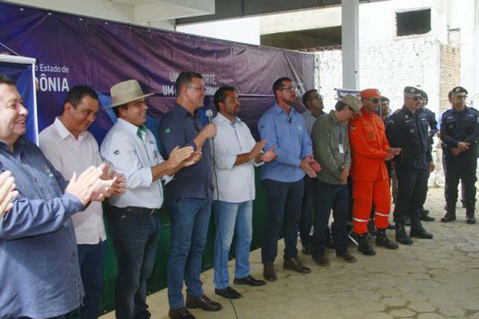 Ordem de Serviço é assinada para retomada de obra do prédio da Unisp